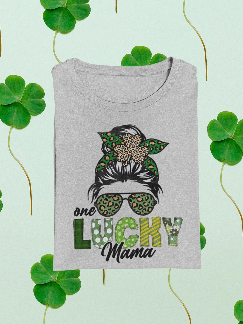 Hustle & Heart NC St. Patrick's Day One Lucky Mama Leopard St Patricks Day Rainbow Graphic Tee